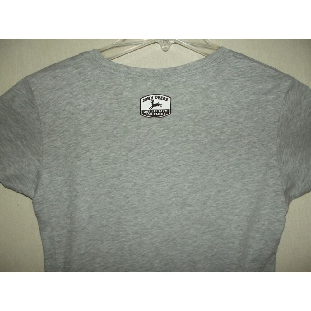 John Deere T-shirt Womens Sz Medium Farmers Feeding America Graphic gray heather - Picture 6 of 7